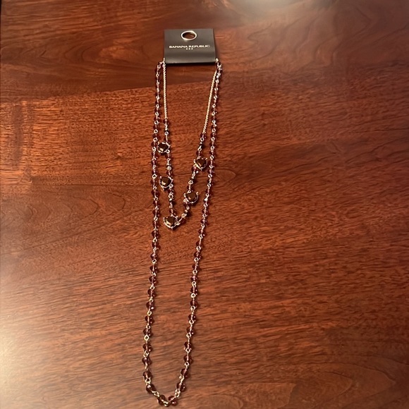 NWT Beautiful and dainty necklace with garnet colored beading and stones - Picture 3 of 8